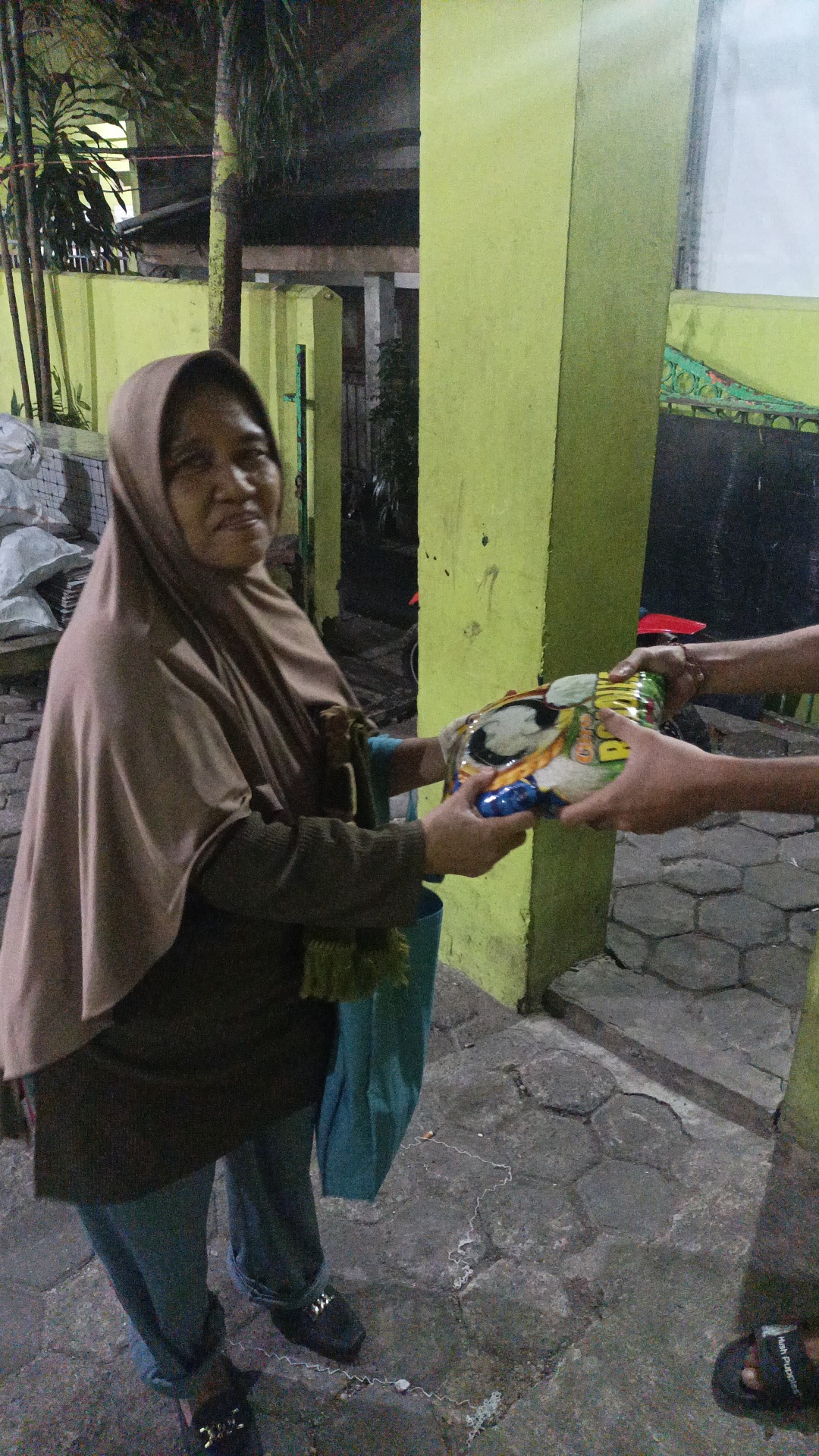 Distribusi bahan pokok